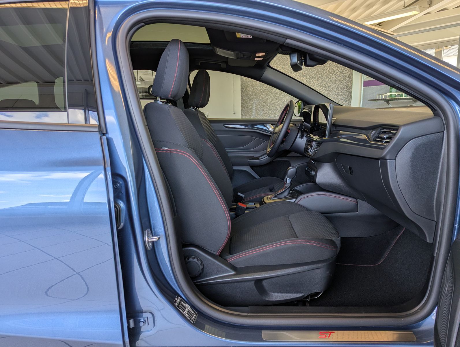 Fahrzeugabbildung Ford Focus 1.0 ST-Line X Styling Matrix B&amp;O Pano 18"