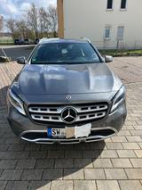 Mercedes-Benz Gla 200 - silberne Mercedes-Benz 200