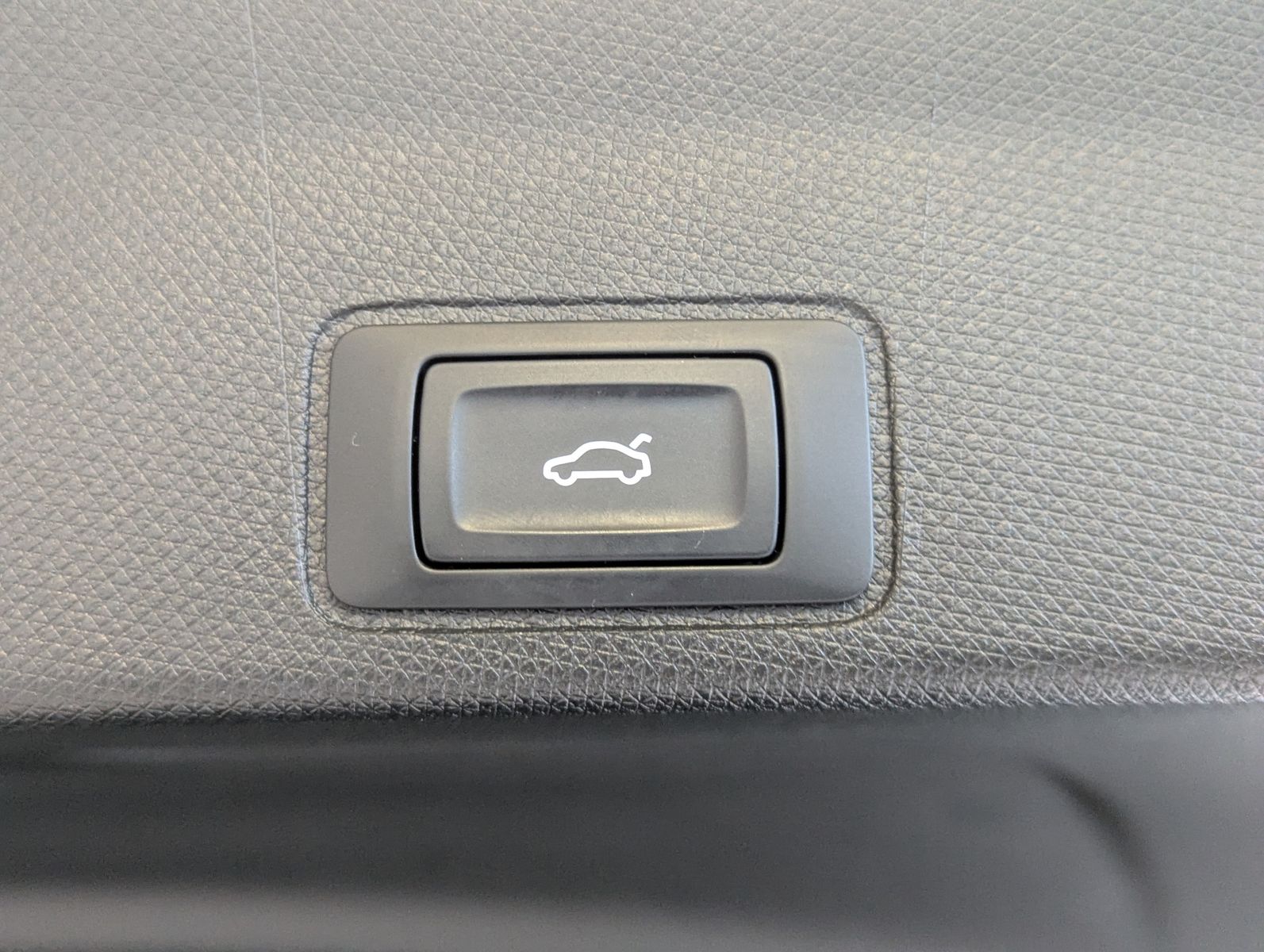 CUPRA Terramar 1.5 eTSI Sennheiser Edge-Paket HUD 19" - Image 17