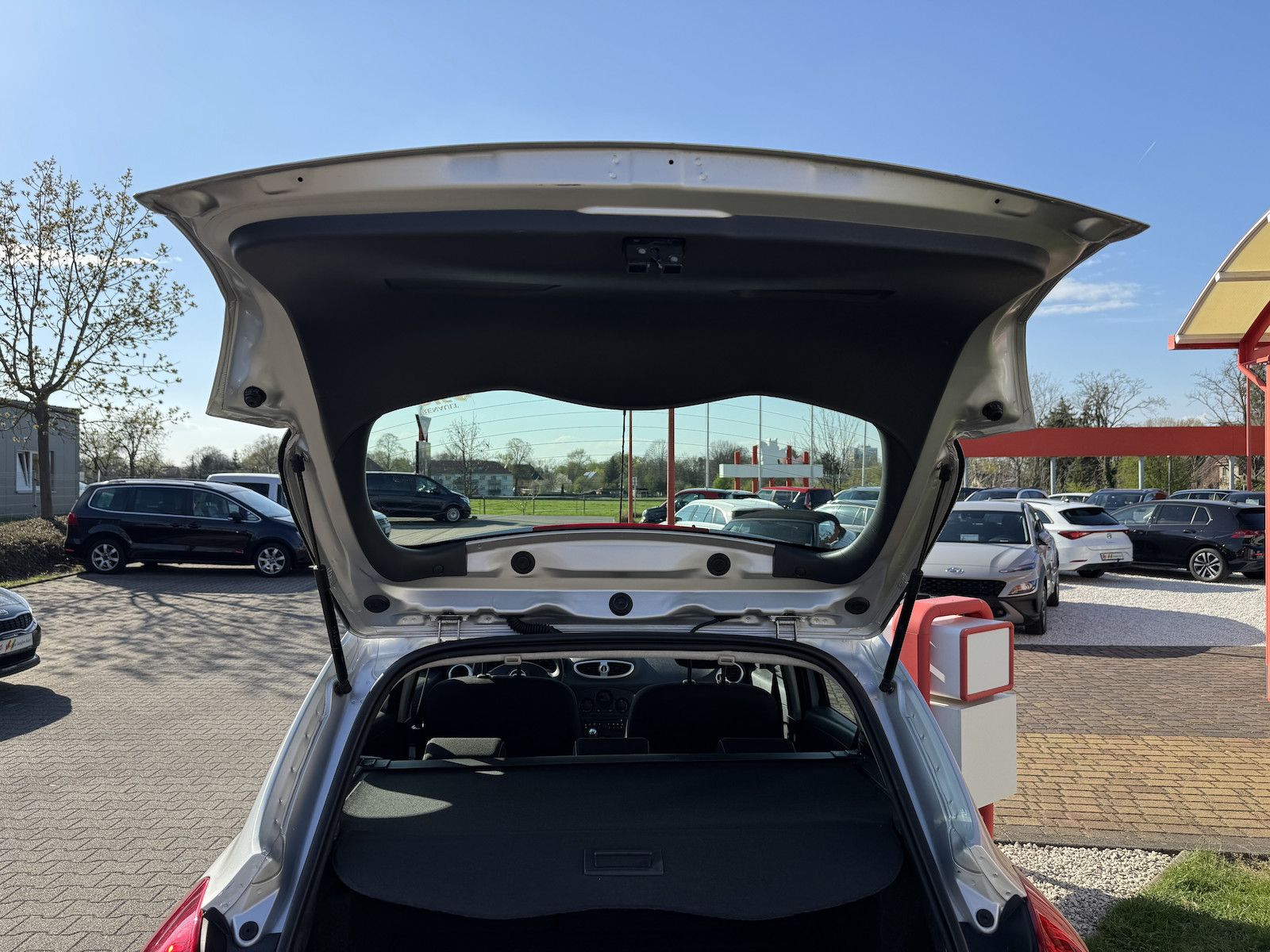 Fahrzeugabbildung Renault Clio Grandtour /NAVI/TMC/Klima/8x bereift