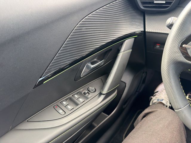 Peugeot 208 e- GT Elektromotor 136 e- Kam.+LED+Navi+SHZ