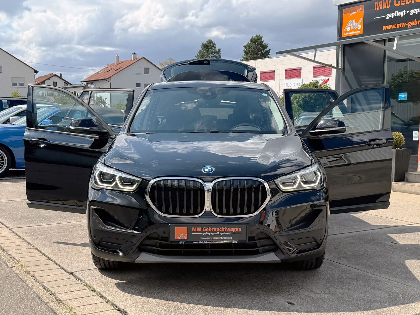 Fahrzeugabbildung BMW X1 xDrive25e Advantage ACC KAM PANO LED SHZ NAV