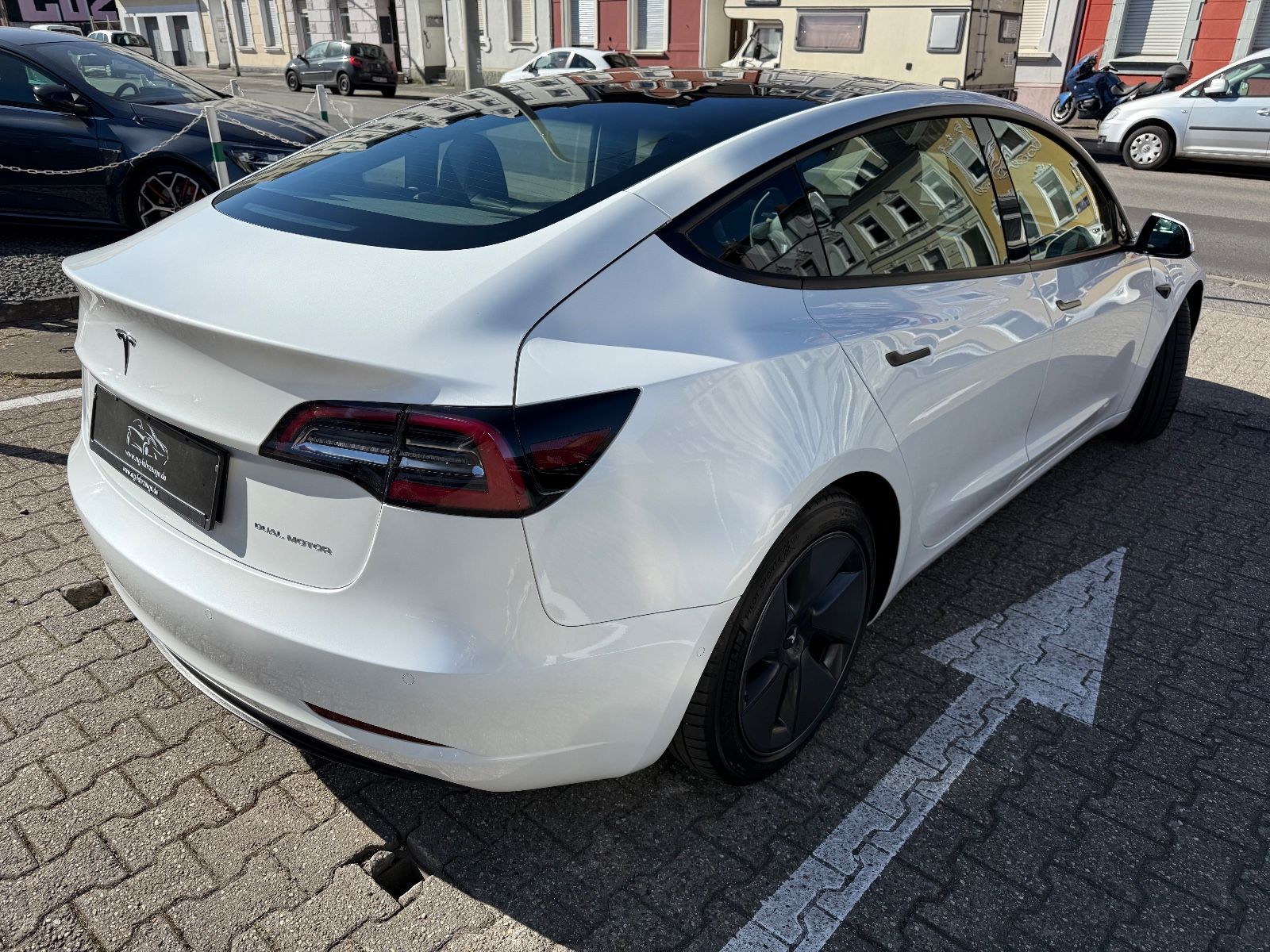 Fahrzeugabbildung Tesla Model 3 Long Range Dual AWD FACELIFT 1-HD WÄRMEP