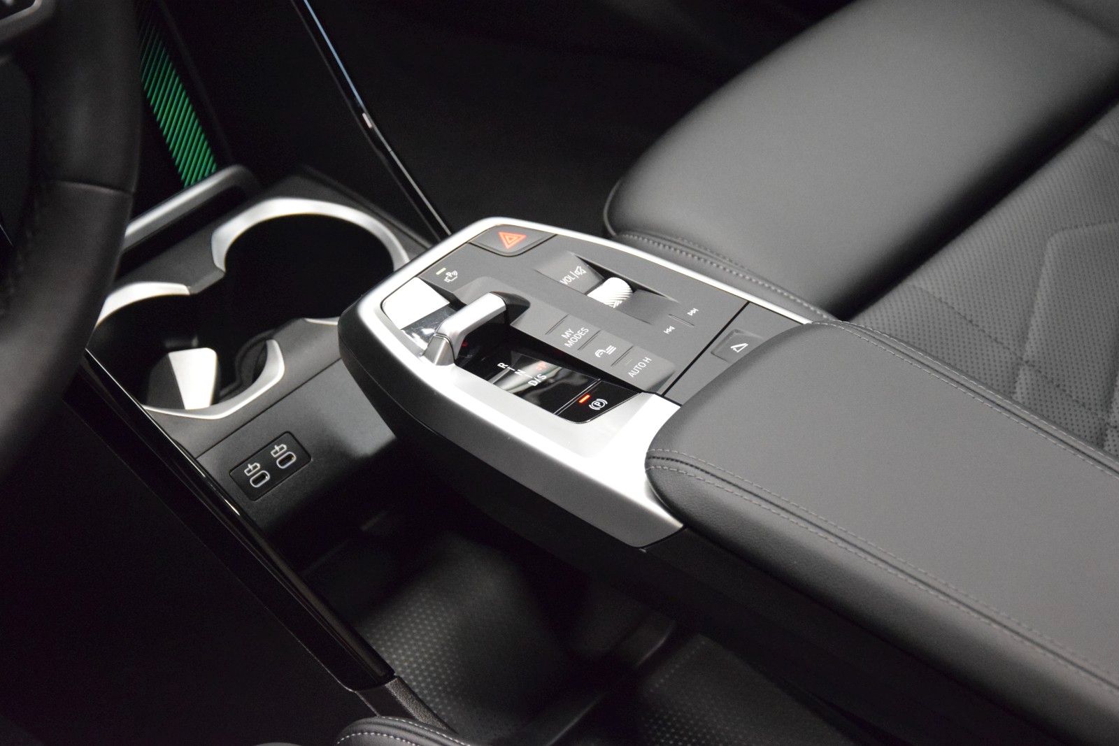 Fahrzeugabbildung BMW X1 18 i sDrive M Sport Pano LED Leder h/k Memory