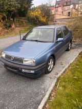 Volkswagen Verkaufe VW Vento 2.0 - Volkswagen Vento mit Benzin-Antrieb: Limousine, 2.0