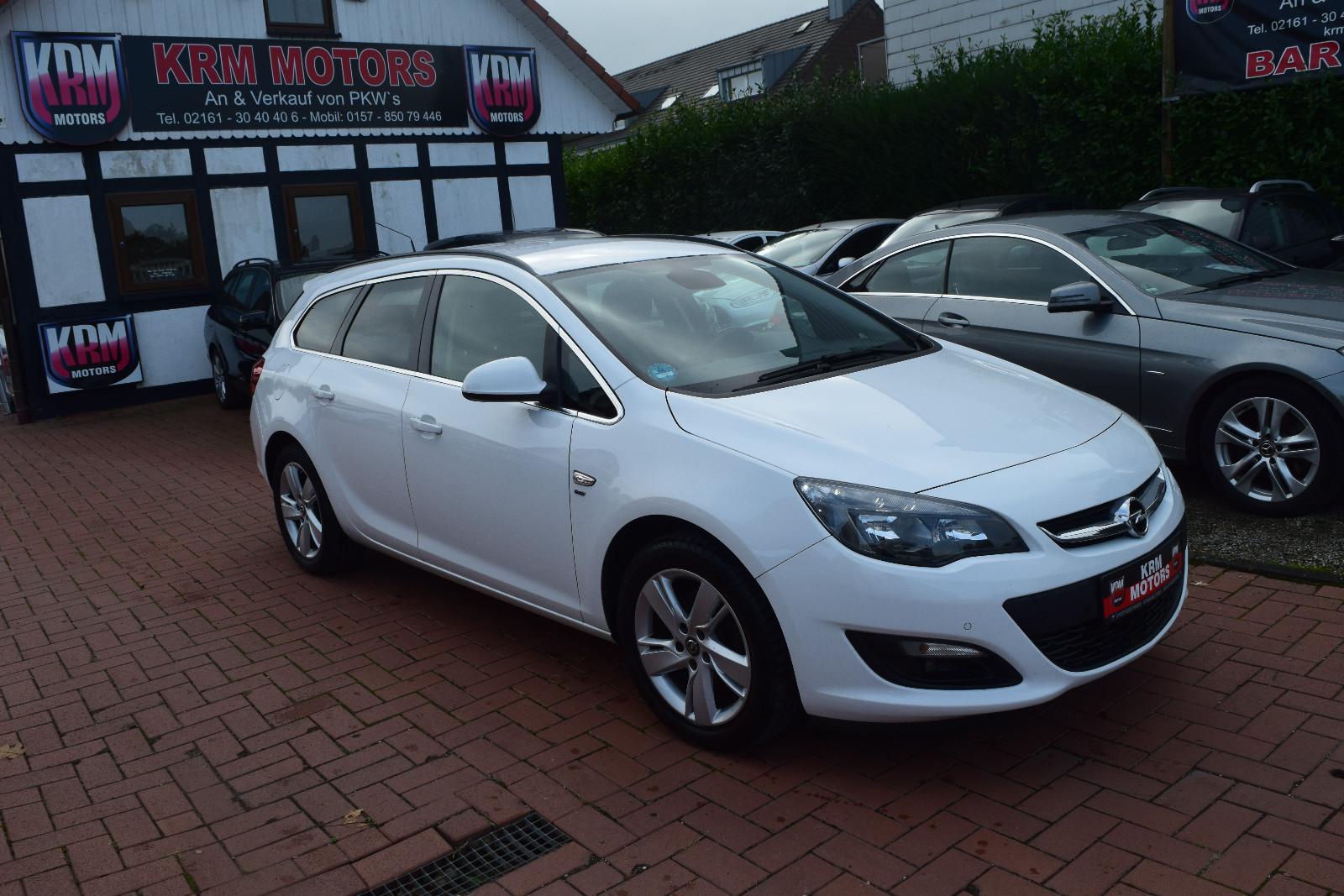 Opel Astra 2014 — rear view