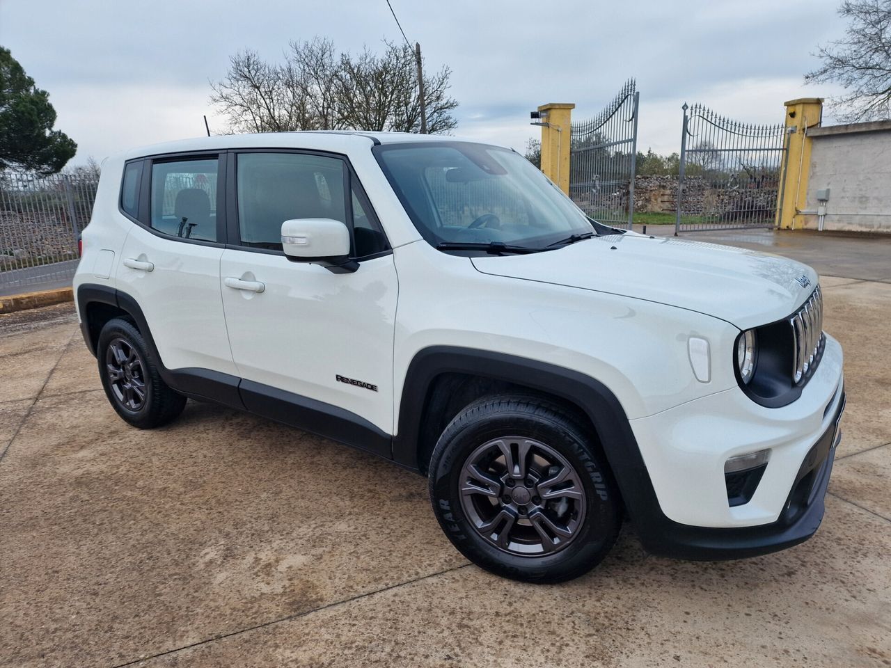 Jeep Renegade 1.6 Mjt 130 CV Longitude imagem 3