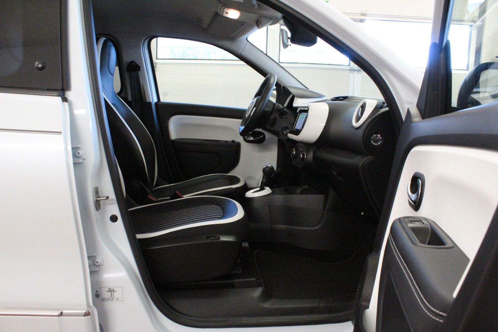 Fahrzeugabbildung Renault Twingo E-Tech 100% elektrisch*Plus Winterräder