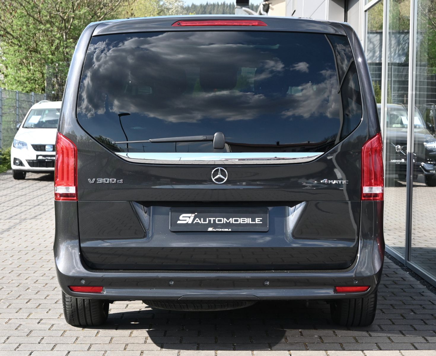 Fahrzeugabbildung Mercedes-Benz V 300 d 4Mat. Lang AVANTG. EDITION °PANO°STANDHZ