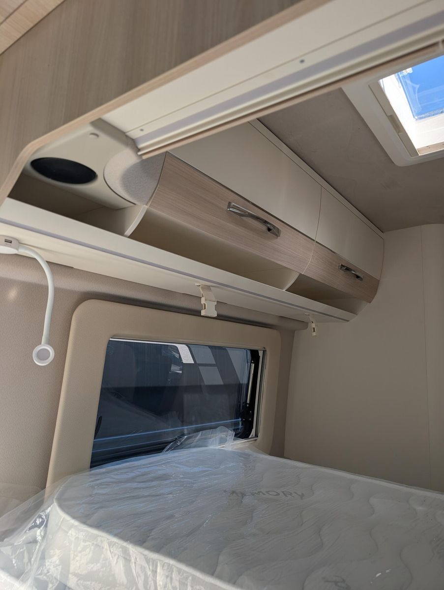 Fahrzeugabbildung Eura Mobil Van V 635 EB  Captain-Chair- Sitze, Skyroof, RFK