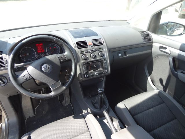 Fahrzeugabbildung Volkswagen Touran Freestyle BlueMotion/