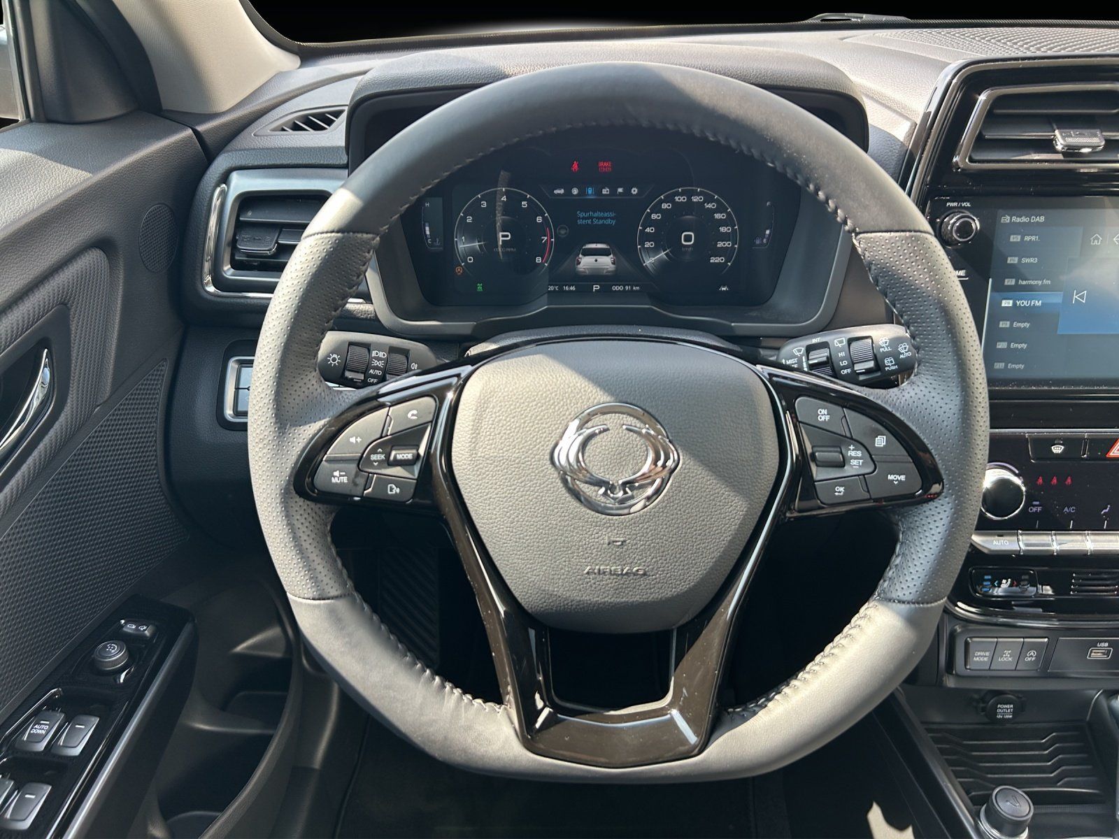 Fahrzeugabbildung Ssangyong Tivoli Sapphire 1.5 T-GDI Aut./4WD/SHZ/DSG/NAVI/