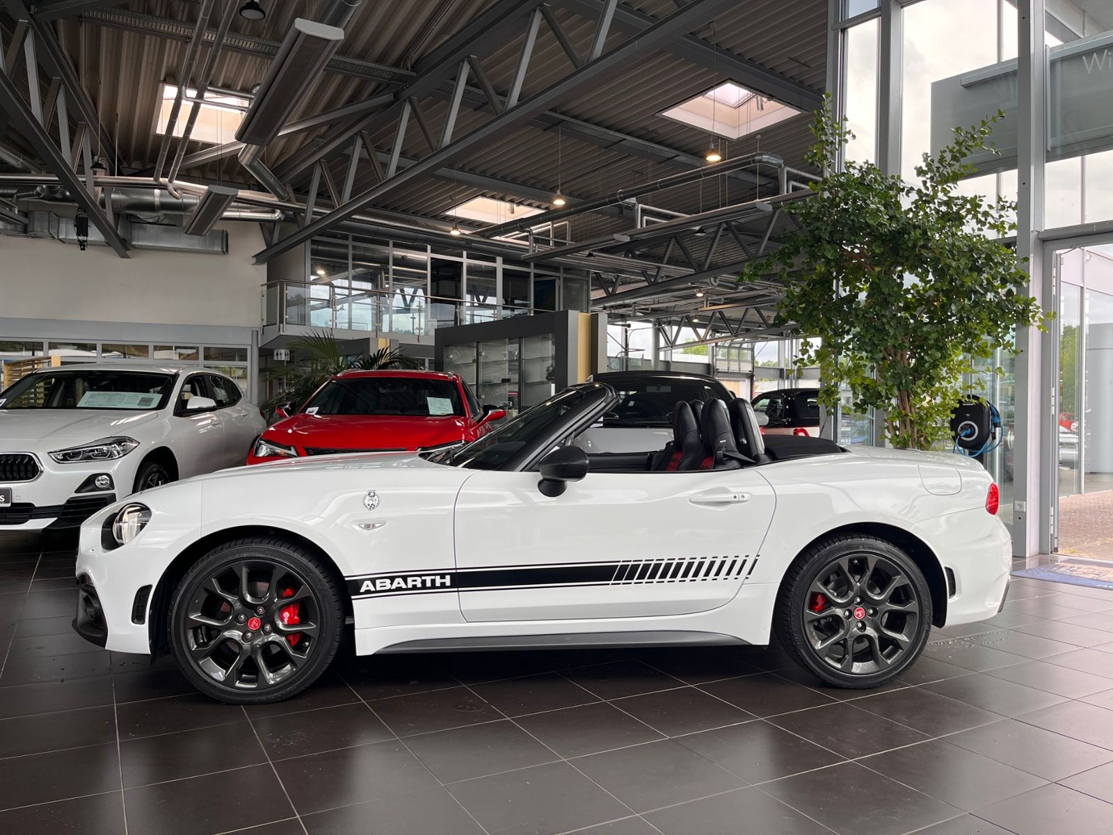 Fahrzeugabbildung Abarth 124 Spider Turismo LED DAB LEDER NAV SHZ