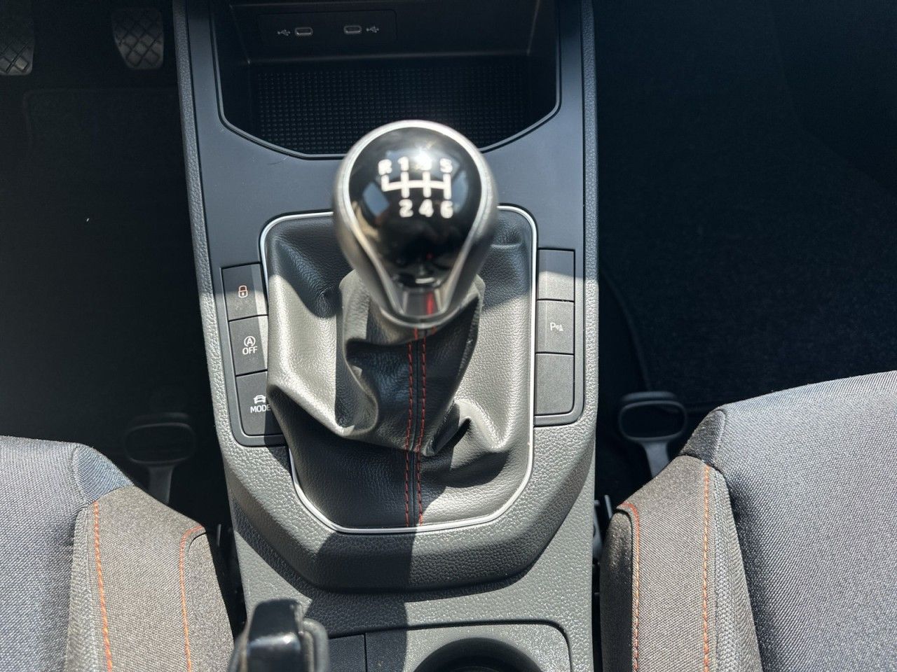 Fahrzeugabbildung SEAT Ibiza FR 1.0 TSI 110 PS-Navi*Kamera*Virtual* - mit KI generiert/bearbeitet
