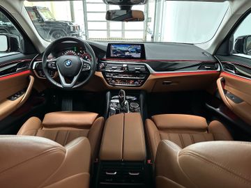 Fahrzeugabbildung BMW 520d xD Sport Line DAB Kamera NaviPro HUD Alarm