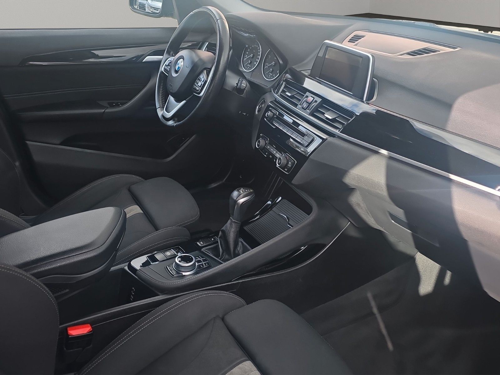 Fahrzeugabbildung BMW X1 xDrive 18 d Sport Line AUTOMATIK