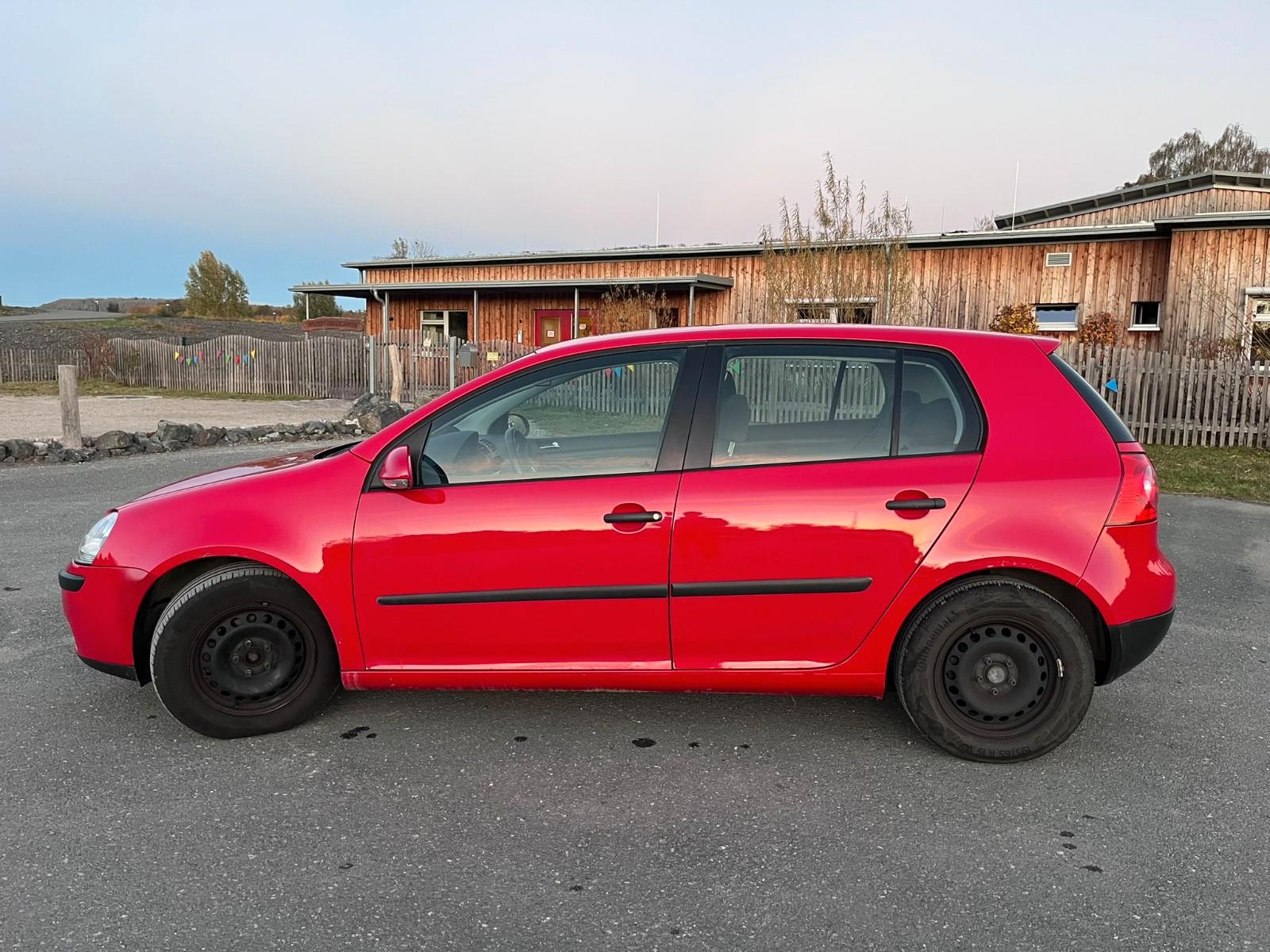 Volkswagen Golf 2005 — rear view