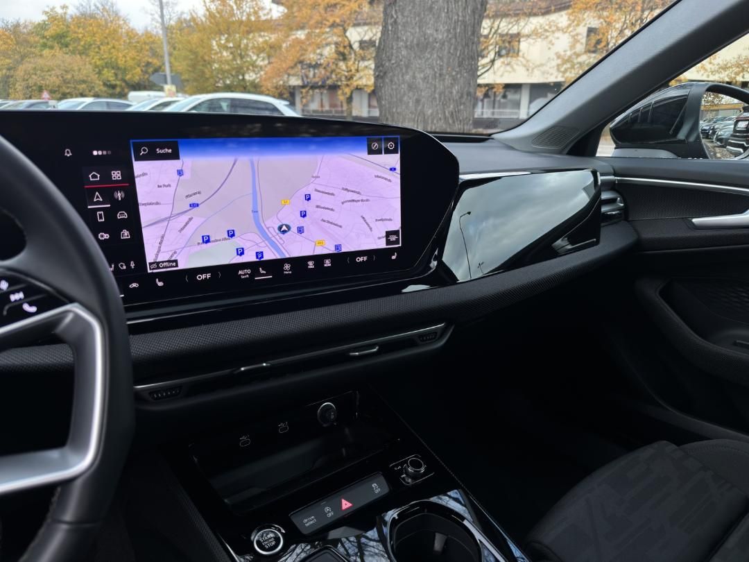 Fahrzeugabbildung Audi A5 Limousine TFSI quattro S tronic Fahren Parken