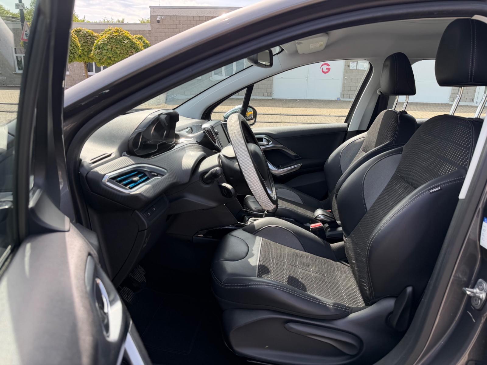 Peugeot 2008 Allure/TÜV Neu/Navi/PDC