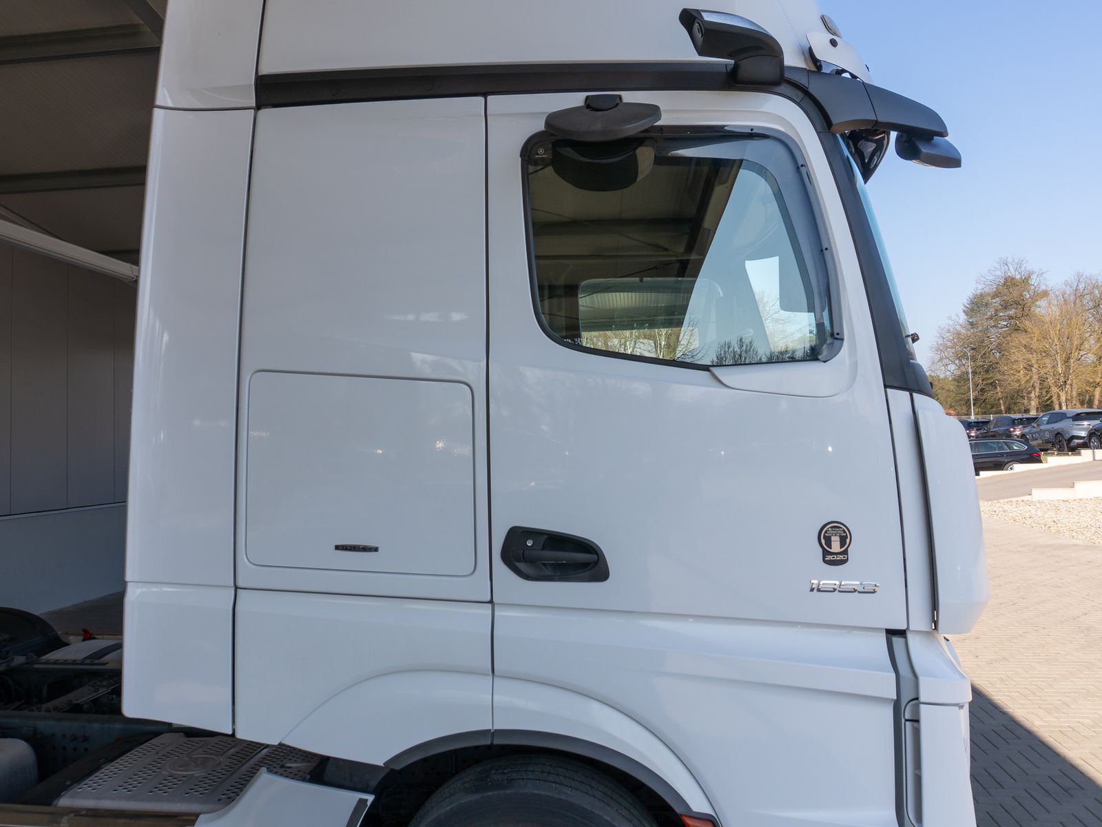 Fahrzeugabbildung Mercedes-Benz Actros 1853 LSnR LowLiner Style-Line NeuReifen