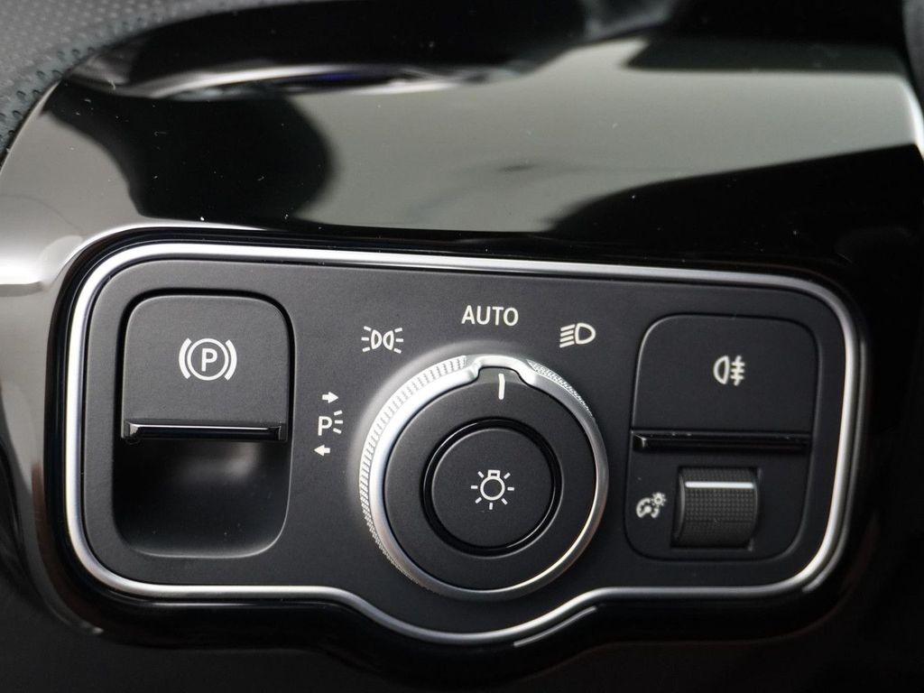 Mercedes-Benz A 180 Star Edition Luxury Line | Tempomat | Acht