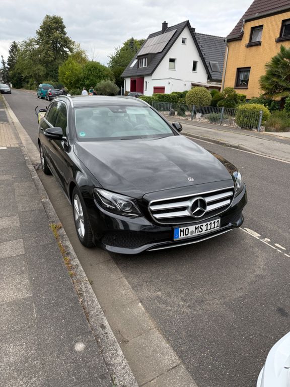 Image of Mercedes-Benz E 200