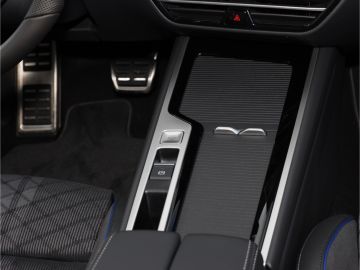 Volkswagen Passat R-Line 2.0 TDI 4Motion DSG AHK IQ Light