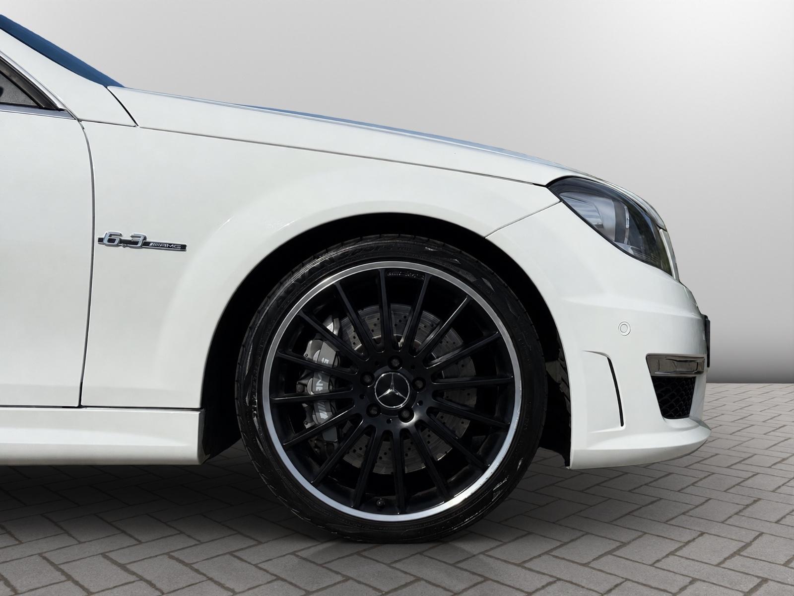 Mercedes C63 AMG Break 6.2 V8 457 ch • Speedshift MCT • Toit ouvrant • GPS • Bi-Xénon • 19"