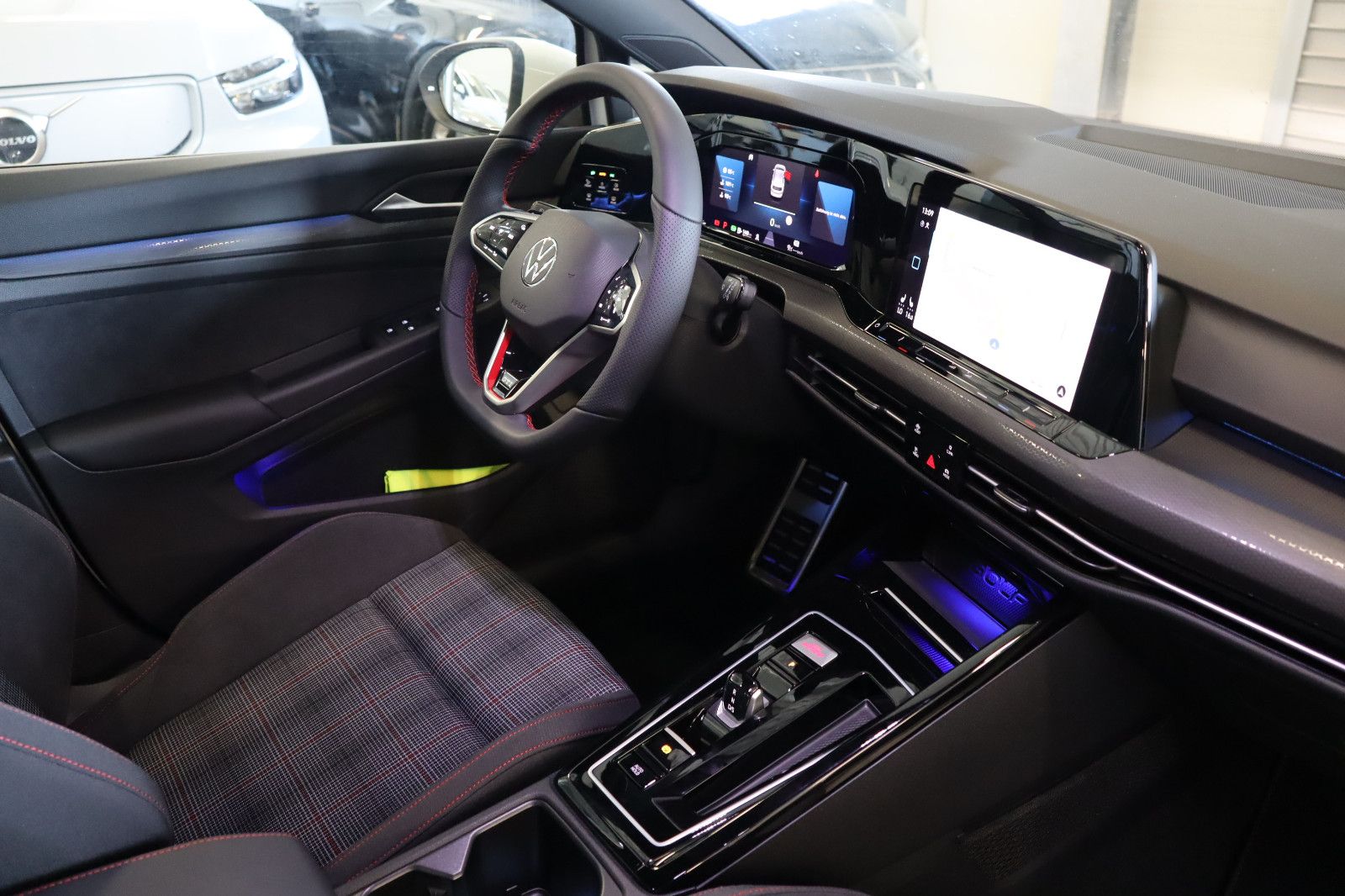 Fahrzeugabbildung Volkswagen Golf VIII GTI DSG ACC DAB LED-Plus Navi Keyless