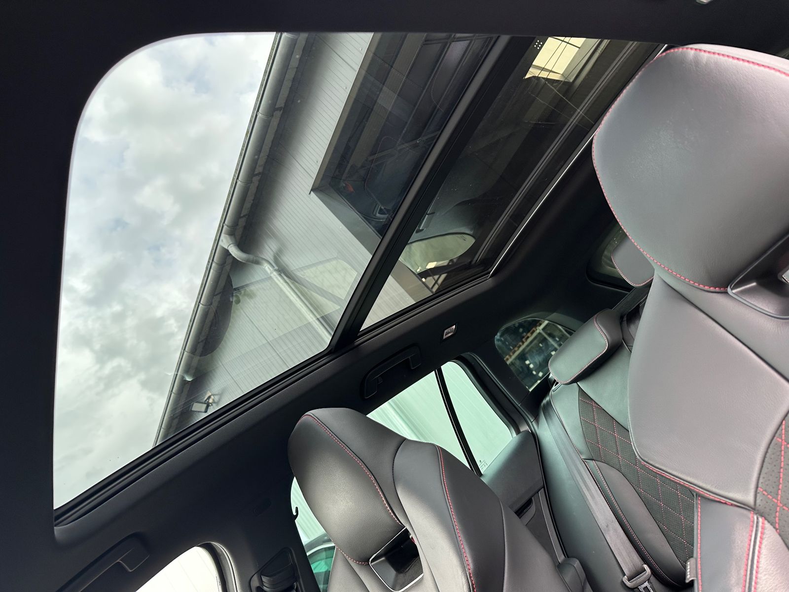Fahrzeugabbildung SKODA Octavia Combi 2.0 TDI DSG 4x4 RS NAV+LED+PANO