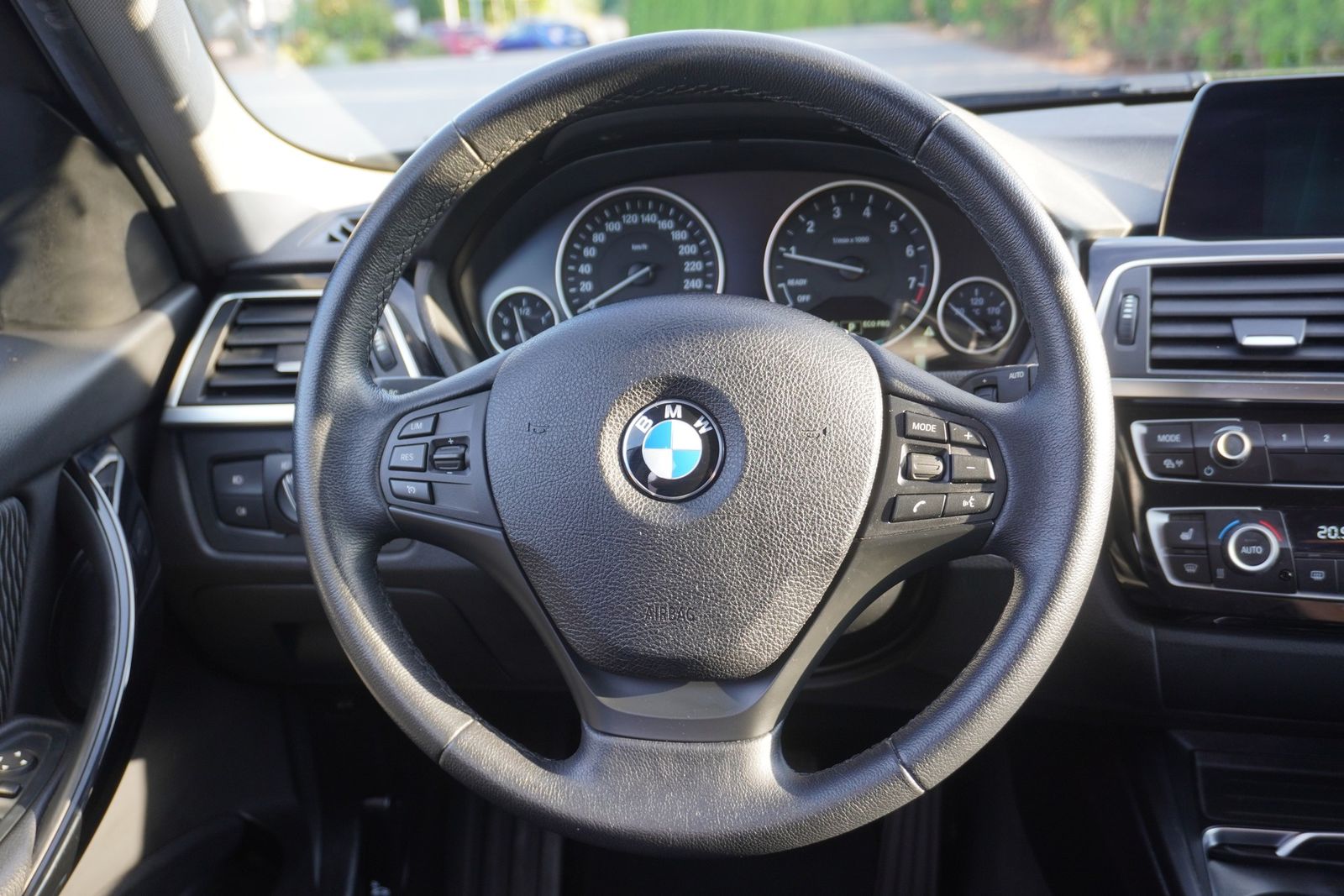 BMW 318i Advantage LED Navi AHK Tempomat Schiebedach foto 11