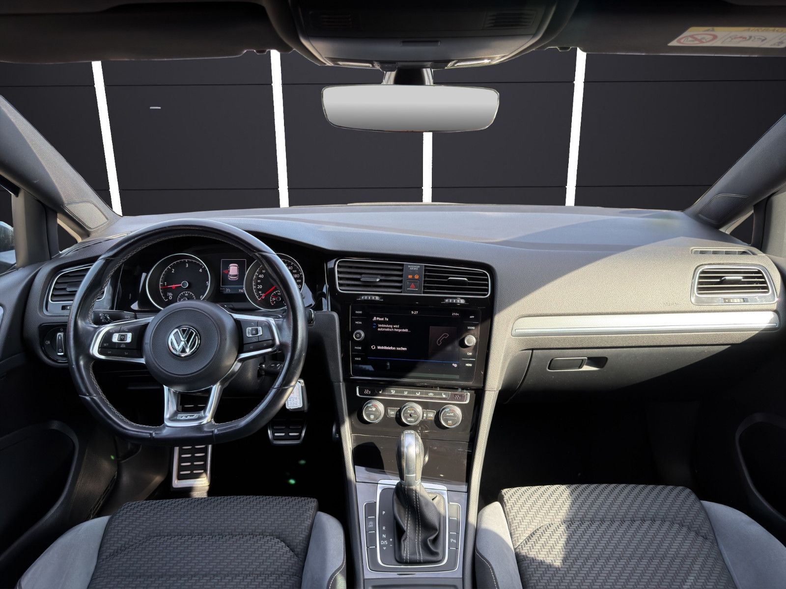Fahrzeugabbildung Volkswagen Golf R-Line Apple /Szhzg/1.Hand/DAB/LED/Klimaaut