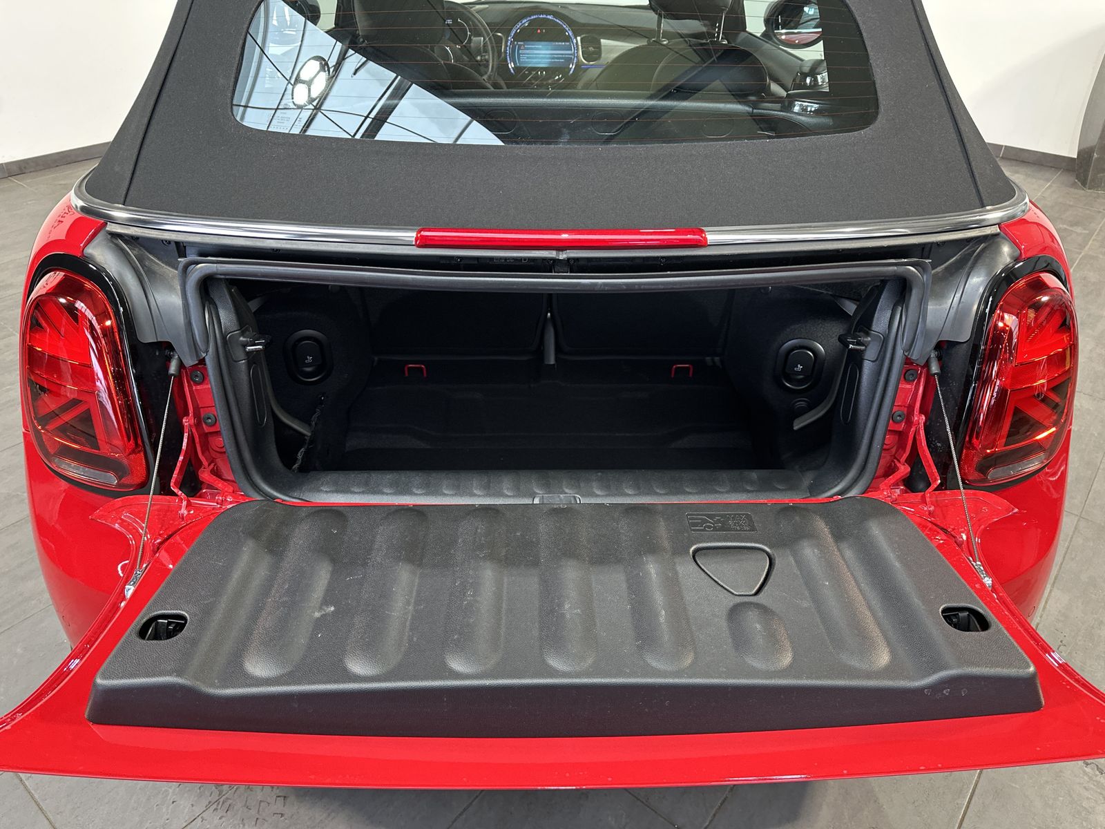 Fahrzeugabbildung MINI Cooper S Cabrio Aut. Piano Black NAV+LED+HUD+KAM