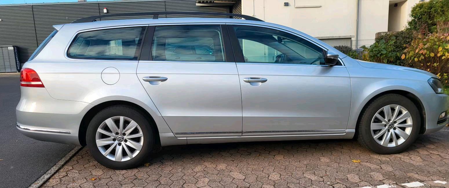 Volkswagen Passat 2011 — photo 8
