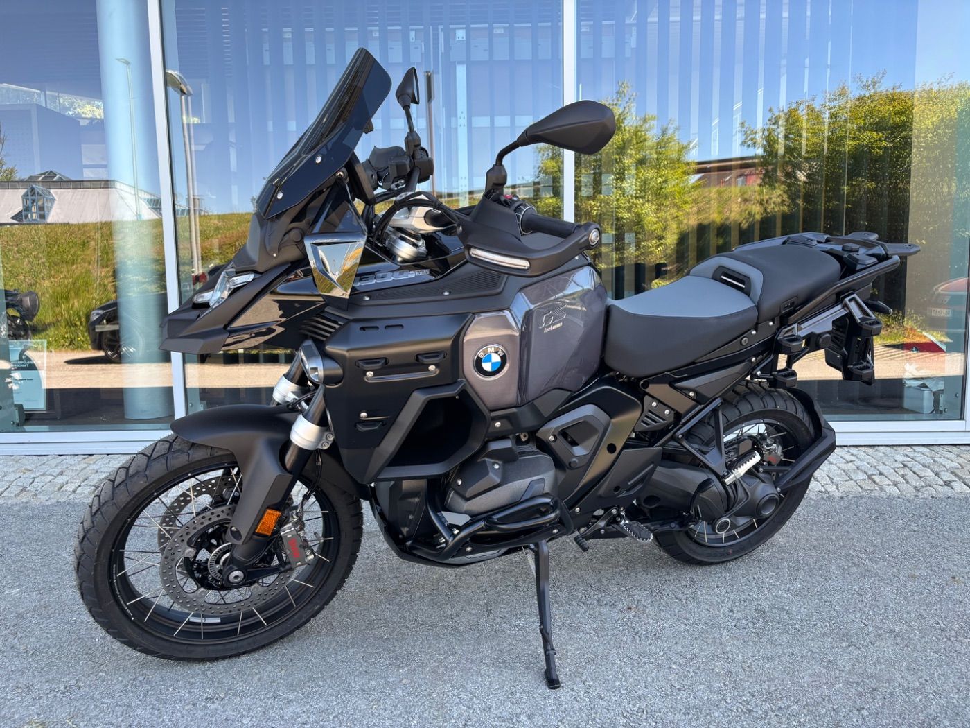 Fahrzeugabbildung BMW R 1300 GS Adventure 3 Pakete Triple Black ASA 10