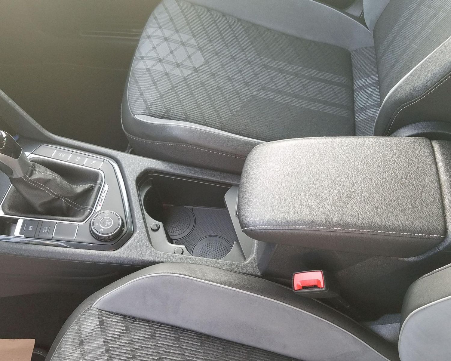 Volkswagen Tiguan 2.0 TDI, 4 Motion, R-Line*AHK*NAVI*MAT... foto 18