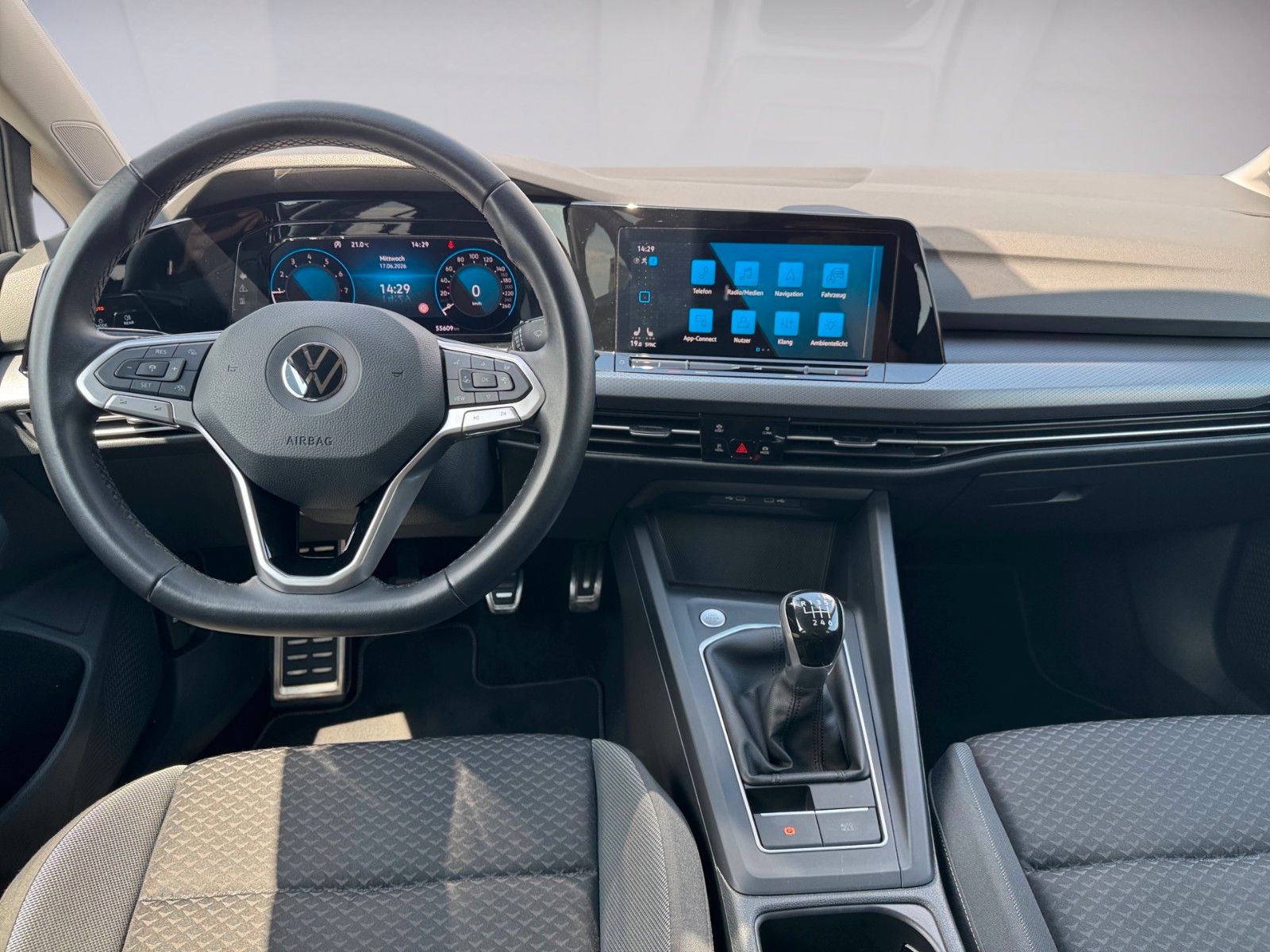 Fahrzeugabbildung Volkswagen Golf VIII Lim. Active 1.5 TSI