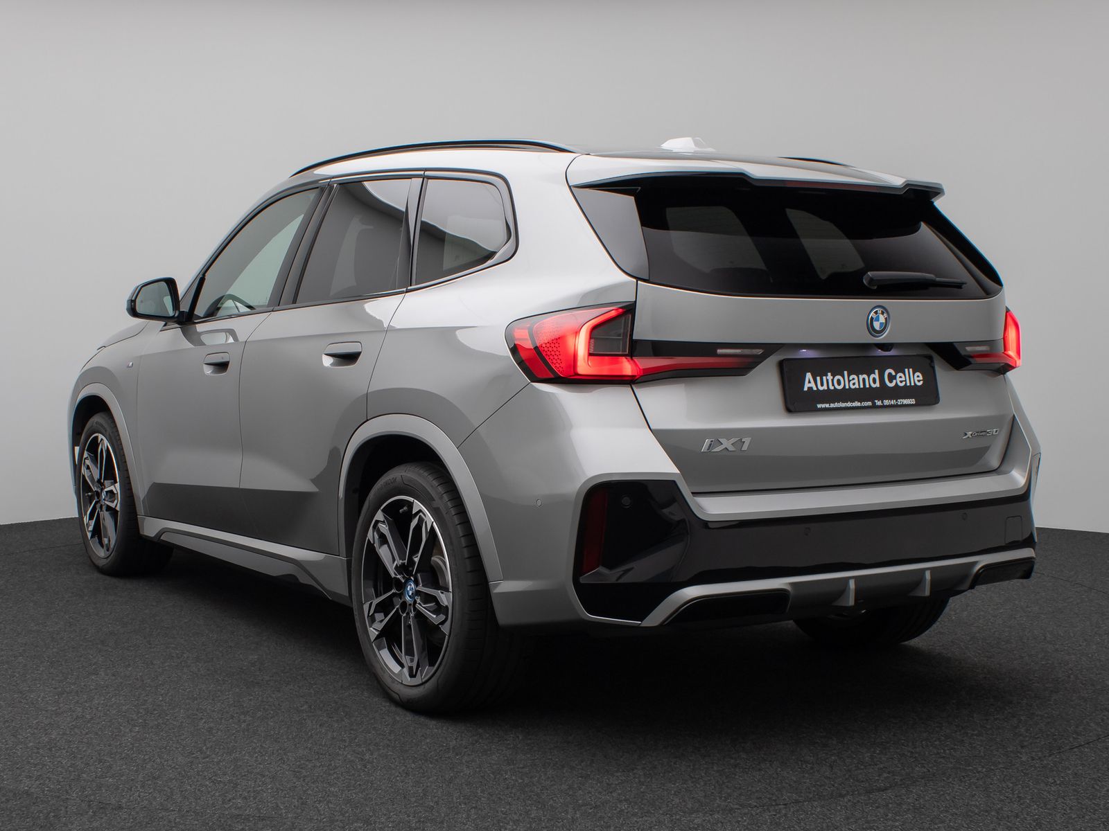 Fahrzeugabbildung BMW iX1 xD30 M Sport DAB Panorama Kamera Komfort 19"