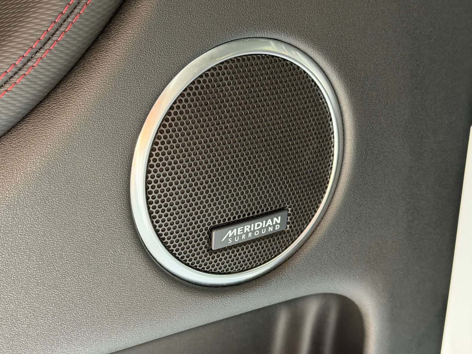 Fahrzeugabbildung Land Rover Discovery Sport R-Dynamic /MERIDIAN/CARPLAY/KAM