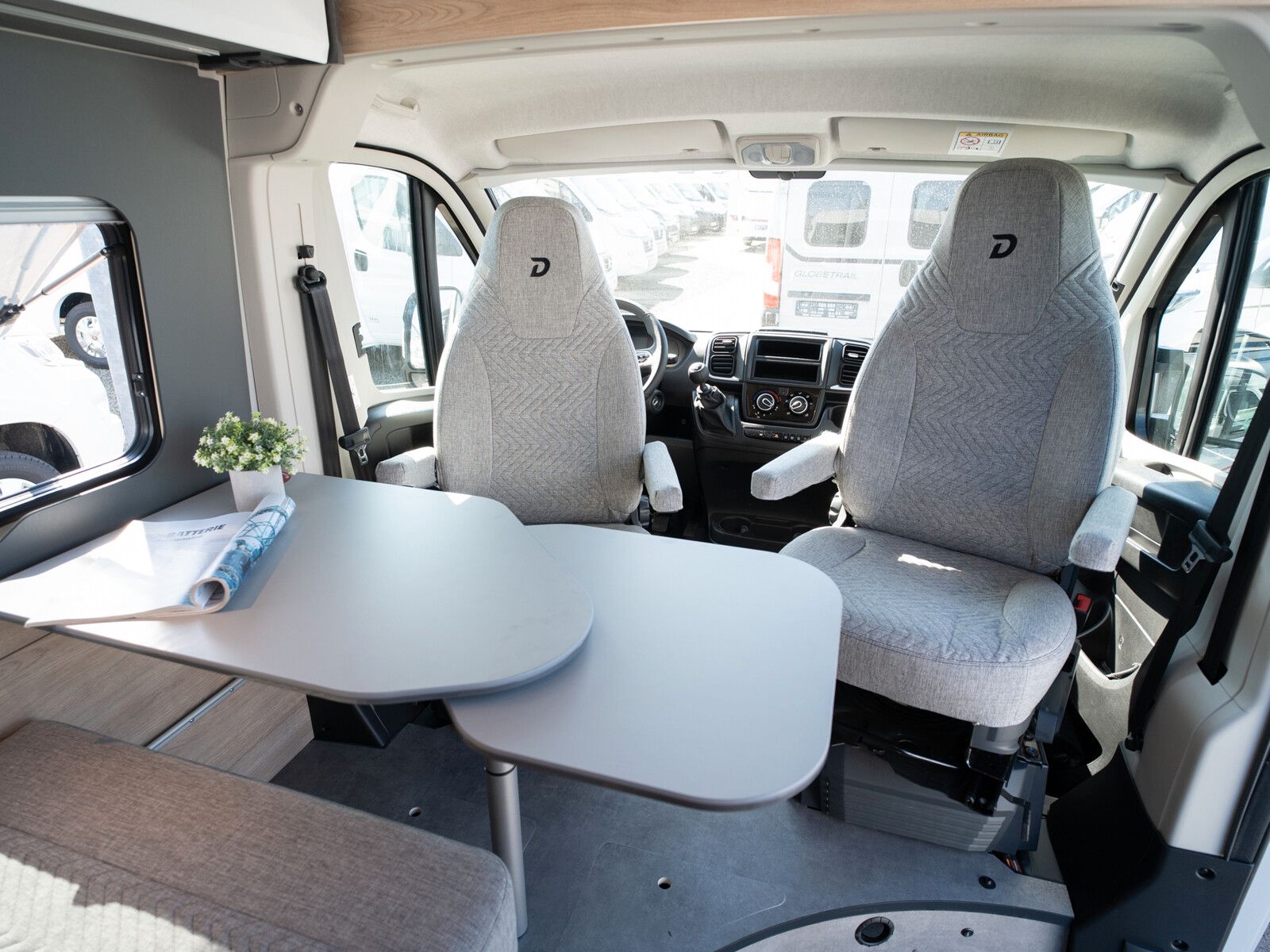 Fahrzeugabbildung Dethleffs Globetrail 640 EK Fiat Heckauszug/Rahmenfenster