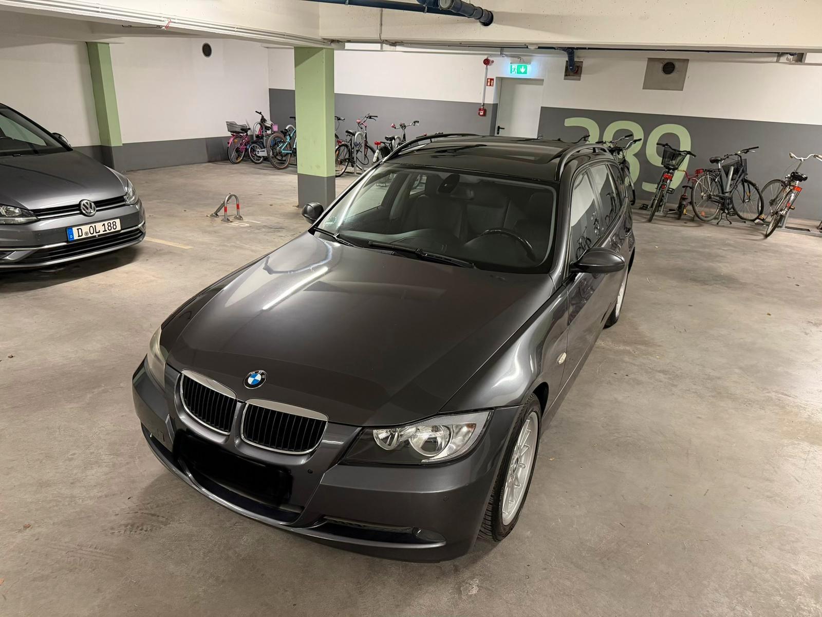 BMW 320 2007 — interior