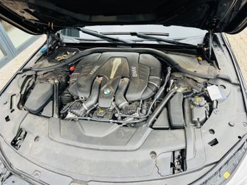 BMW 750 - 9