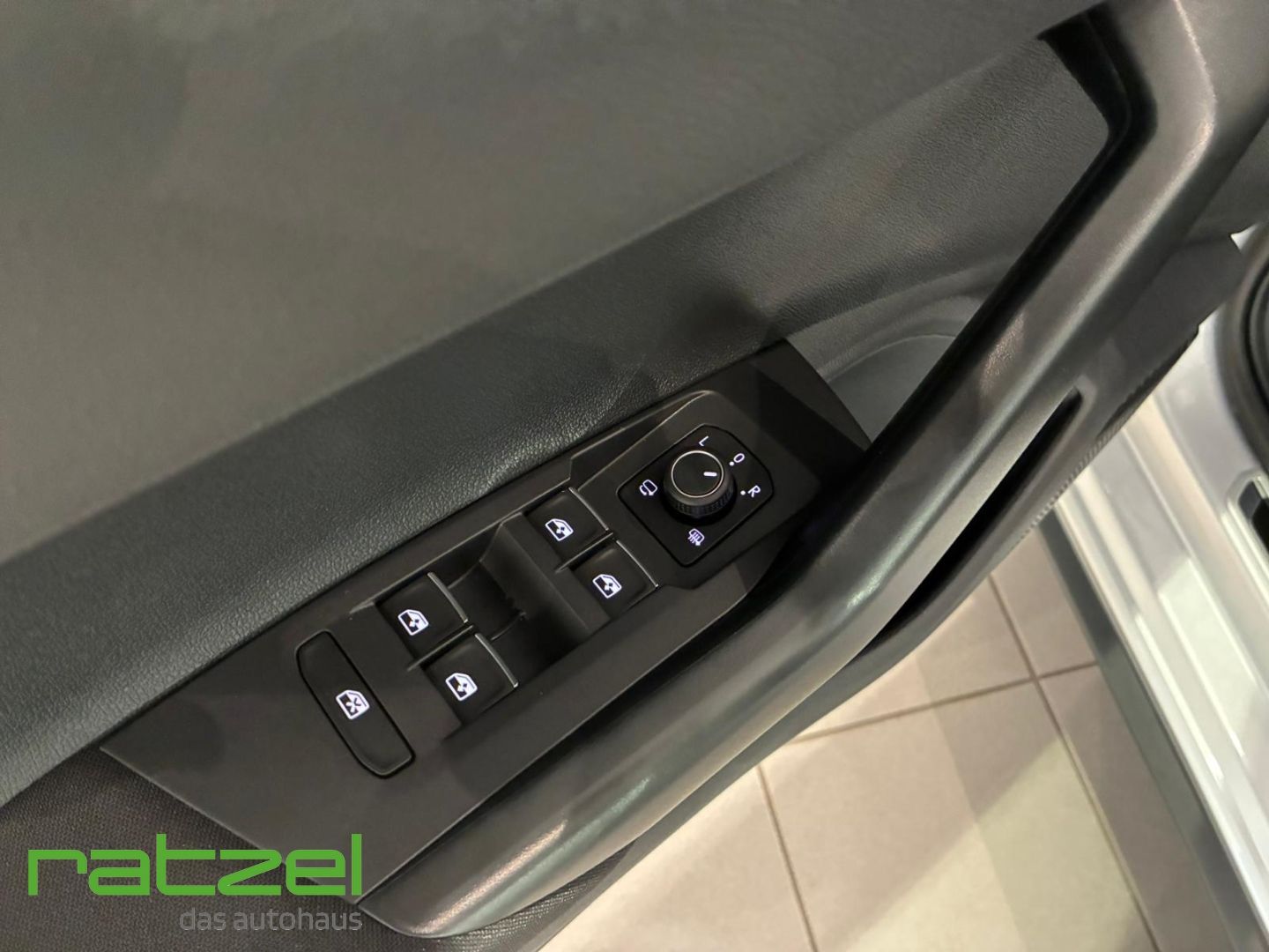 Fahrzeugabbildung Volkswagen Polo R-Line 1.0 TSI DSG IQ.Drive+ACC+LED+PDC