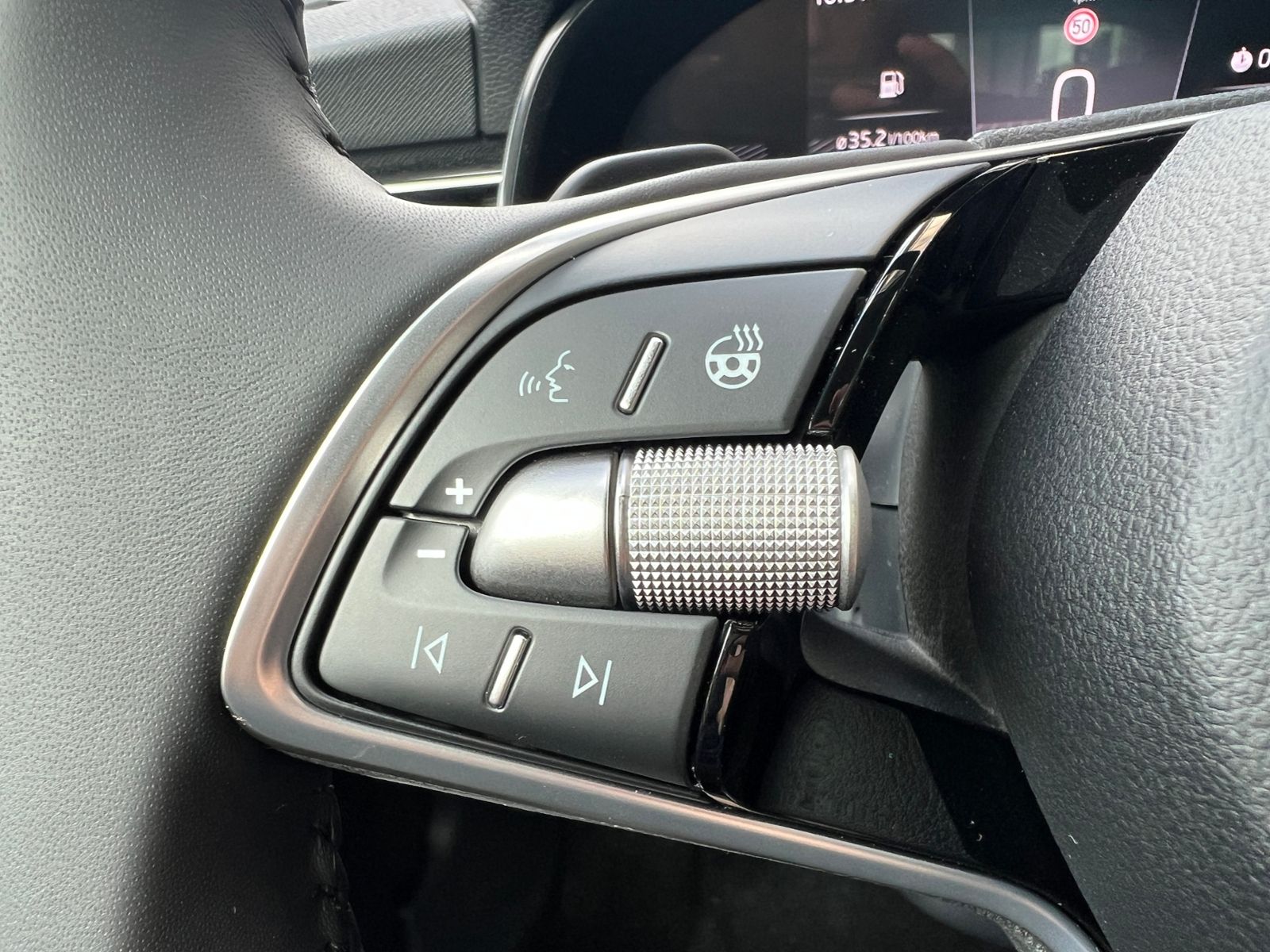 Fahrzeugabbildung SKODA Kamiq Selection 1.0 TSI DSG *ACC, LED, Kamera, S