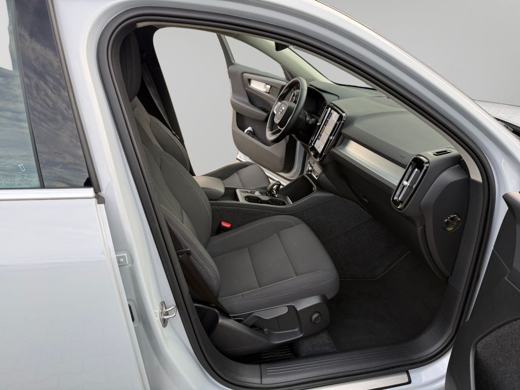 VOLVO XC40 T4 Recharge DKG Core, AHK, Winter-P. VOLVO XC40 T4 Recharge DKG Core, AHK, Winter-P.