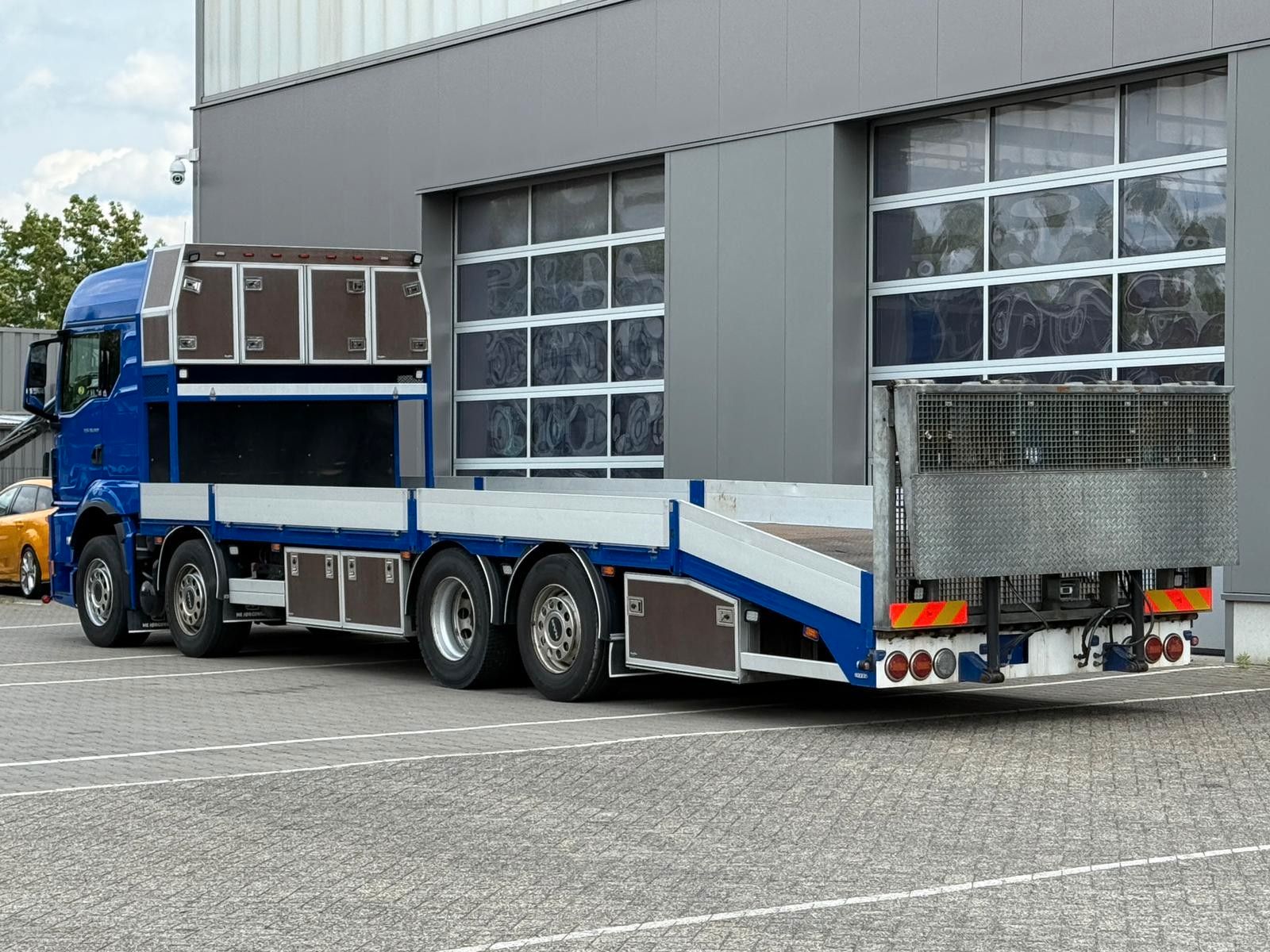 Fahrzeugabbildung MAN TGS 35.510 8x2 Maschinentransporter & Retarder