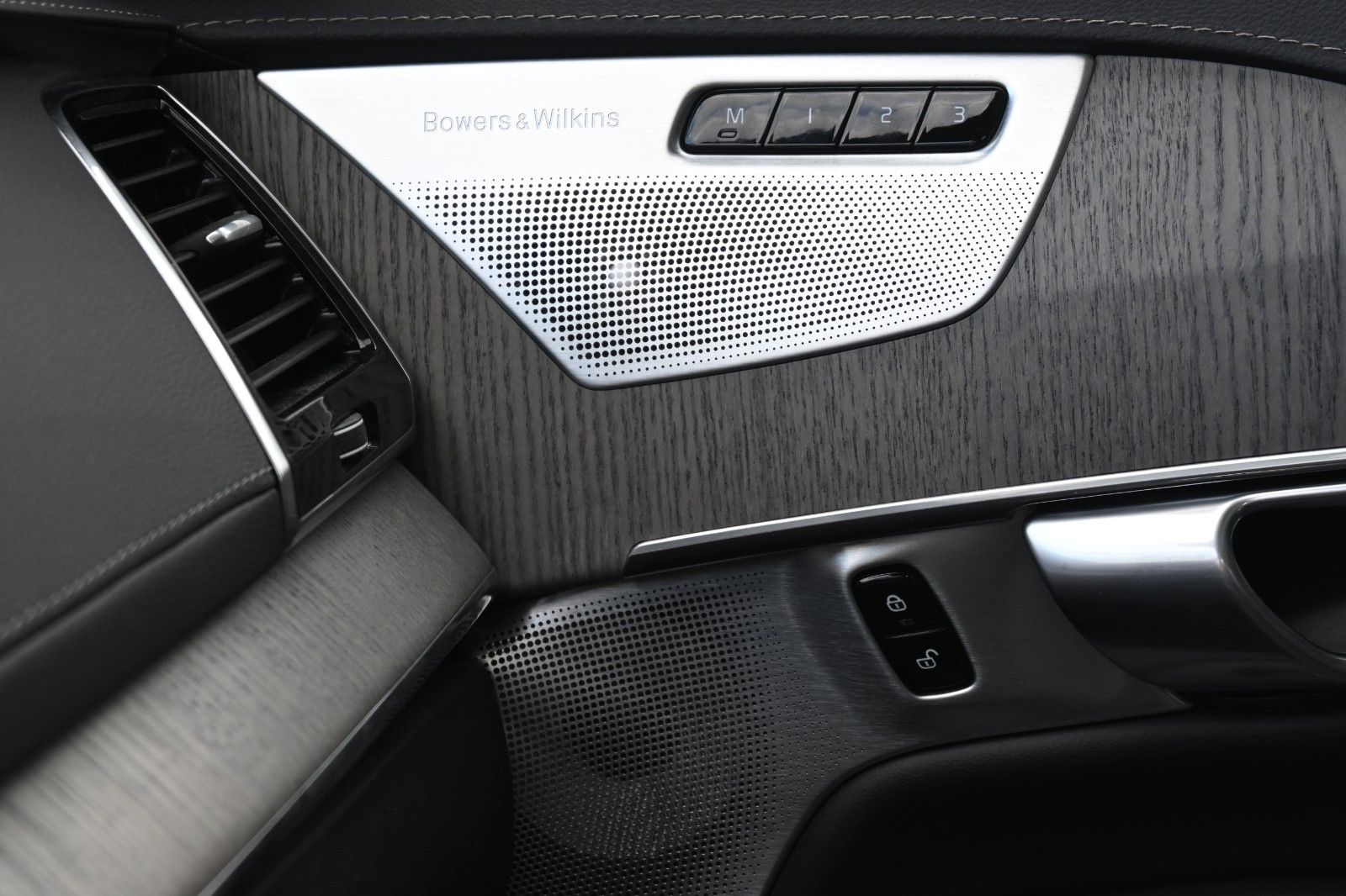 Fahrzeugabbildung Volvo XC90 B5 Ultimate Bright AWD MASS*LUFT*BW*HUD*AHK