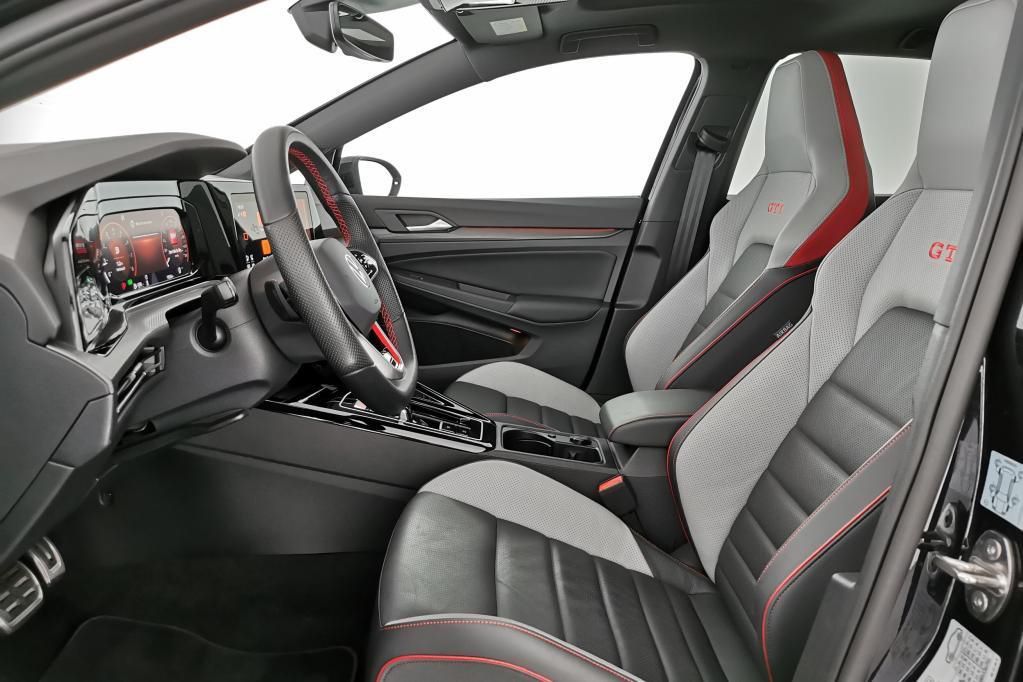 Volkswagen Golf GTI 2.0 TSI 180kW DSG Pano*AHK*Leder*RFK