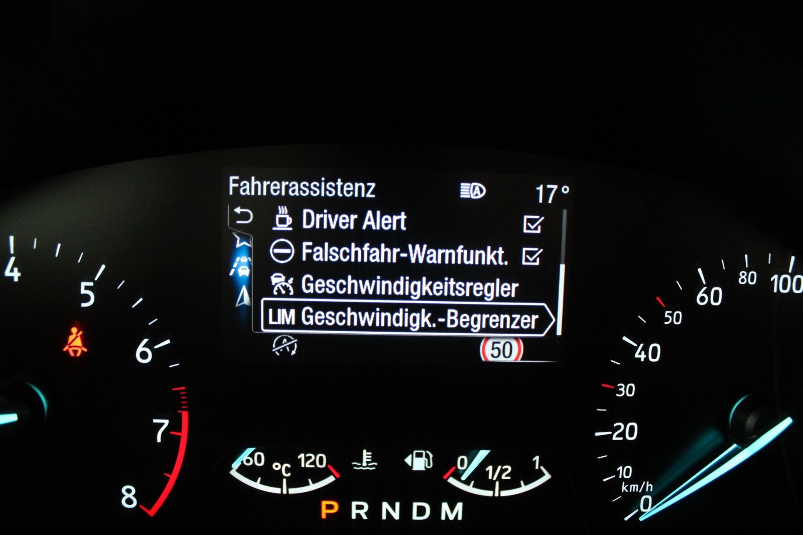 Fahrzeugabbildung Ford Focus Cool & Connect Automatik + AHK ACC WinterP