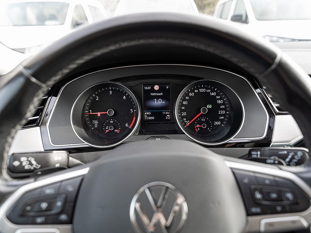 Fahrzeugabbildung Volkswagen Passat Variant 2.0 TDI Elegance AHK Navi Matrix